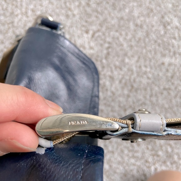 😱 PRADA Authentic Leather Tessuto Buckle Crossbody Bag With 2 Zip Pockets!😍 - Picture 9 of 14